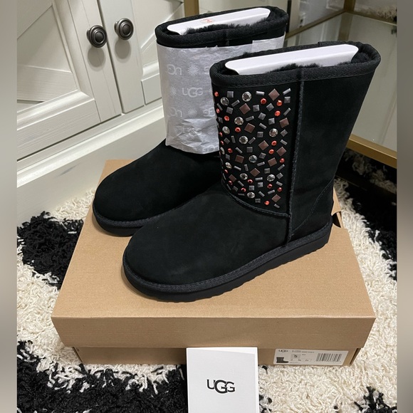 NIB Women’s Size 5 (European Size 36) UGG Classic Short Stud II Winter Boots - Picture 4 of 14